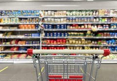 Importadores justifican precios pese a baja del dólar