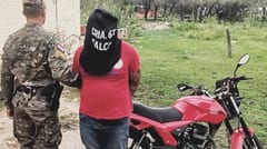 Detienen a motociclista por abuso tras desviar viaje