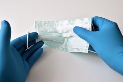 Salud reporta una fallecida y 54 positivos