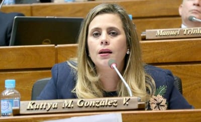 Fiscala cuestiona expulsión “arbitraria” de Kattya González