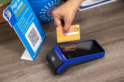 Reportan caos en supermercados por problemas en red de Bancard 