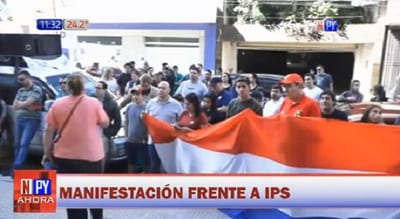 Funcionarios de IPS se manifiestan contra tercerización de servicio de imágenes