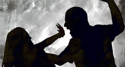 Apuñalan a docente y apuntan a intento de feminicidio