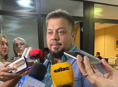 Soroka se disculpa por exhibir bastón de Stroessner en el Senado