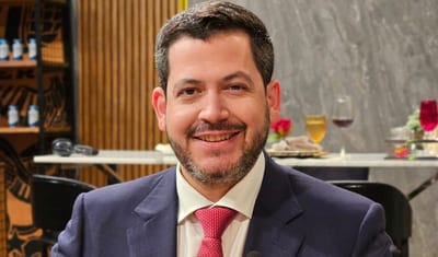 Latorre resalta logros y omite polémica de nepotismo en informe