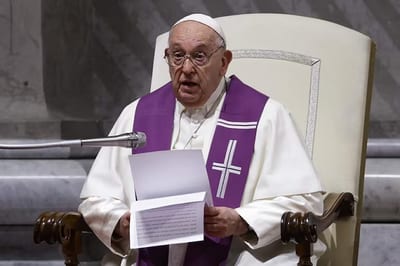 Steve Bannon y Jeffrey Epstein planearon derrocar al papa Francisco