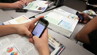 ¿Cómo plantea Paraguay la regulación de celulares en aulas?