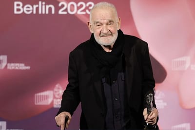 Béla Tarr fallece a los 70 y deja su cine en blanco y negro