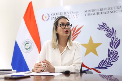 Ministra de Trabajo afirma que el país aún está lejos de reducir la semana laboral