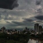 Renuevan aviso de tormentas en cinco departamentos