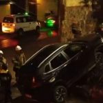 Mujeres se llevan un susto al chocar contra la fachada de un motel en San Lorenzo