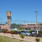 Motín en cárcel de Emboscada: reclusos queman colchones