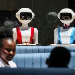 Kenia inaugura el primer restaurante con camareras robot