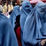 Talibanes silencian a mujeres: prohibición de voz en público