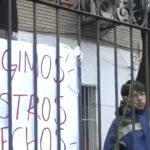 Estudiantes toman colegio y denuncian amenazas del director