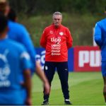 Gustavo Alfaro prueba el posible onceno para el debut ante Uruguay