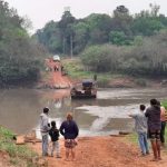 Balsa se descompone en el río Monday y casi provoca accidente