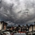 Viernes fresco con lluvias dispersas y mejoría en la calidad del aire