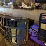 Camión transganado vuelca en túnel Semidei y causa caos vial