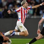 Paraguay empata sin goles con Uruguay en el debut de Gustavo Alfaro