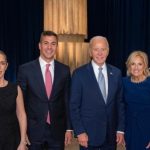 Santiago Peña logra foto con Biden y presiona al cartismo