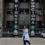 Docentes universitarios argentinos anuncian huelgas por veto de Milei