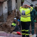 España continúa rescate y remoción de escombros tras inundaciones