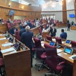 Cartistas blindan comisión “garrote” en acalorado debate