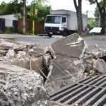 Abandono en avenida Boggiani: baches, caos y aguas servidas