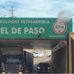 Camión ignora señalización y queda atascado en túnel en Caaguazú