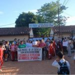 Protesta en Ñemby por falta de rubros para docentes