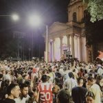 Hinchas albirrojos colmaron las calles tras victoria de Paraguay