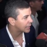 Santiago Peña esquiva preguntas sobre despilfarro en viajes y critica a la prensa