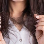 Causas y soluciones para la caída excesiva del cabello