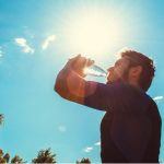 Medidas contra el calor intenso: hidratarse, evitar el sol y usar bloqueador